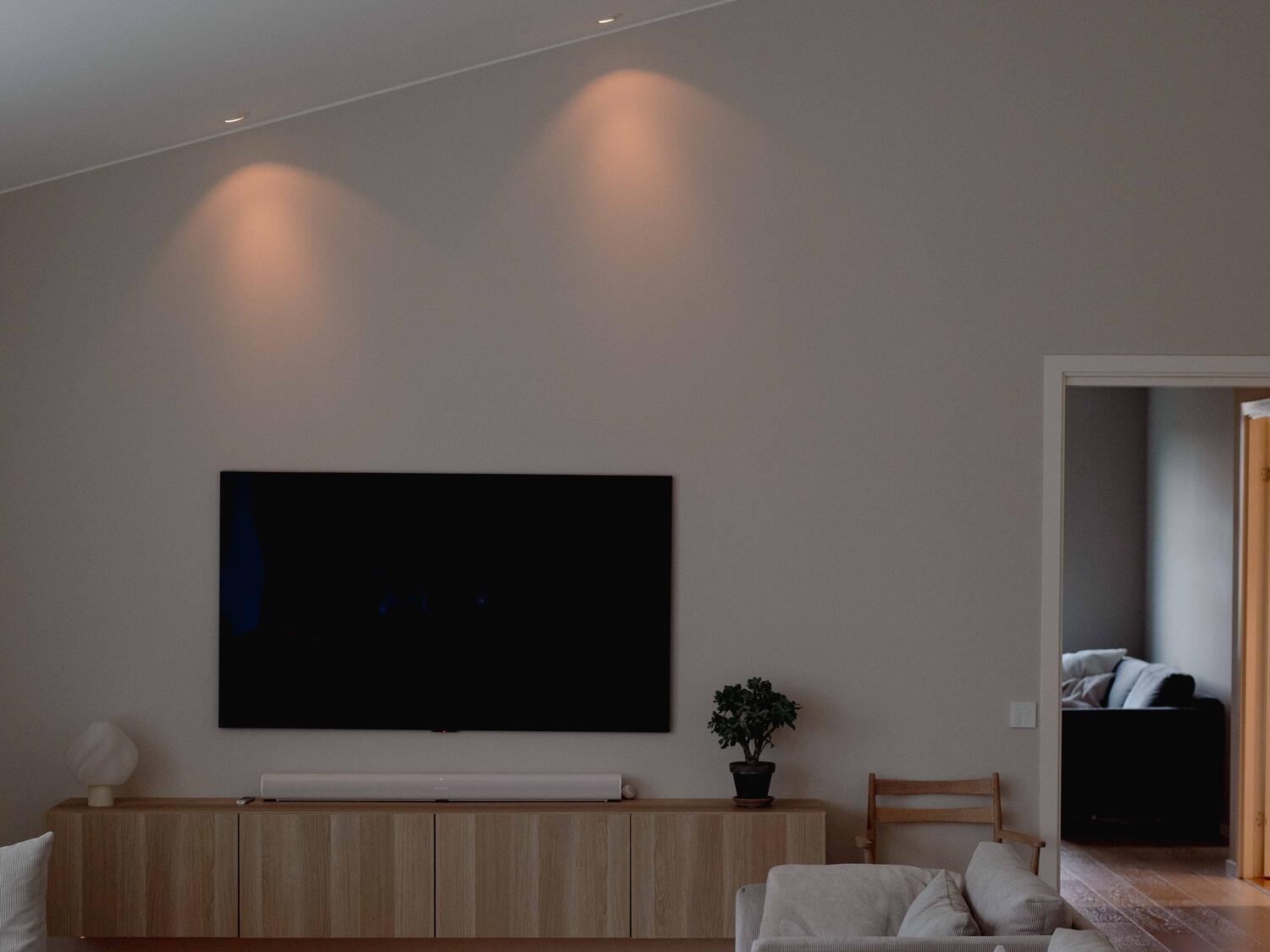 Ellen 230V Dim-to-Warm